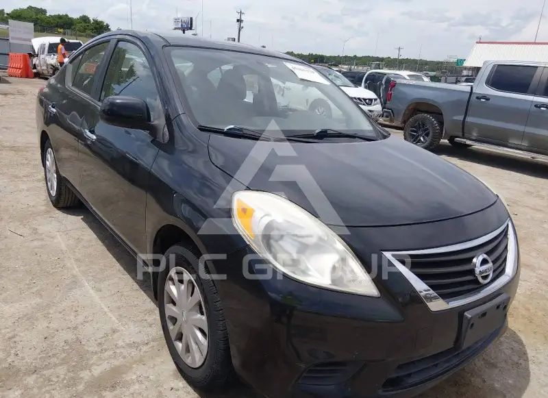 2012 Nissan VERSA photo