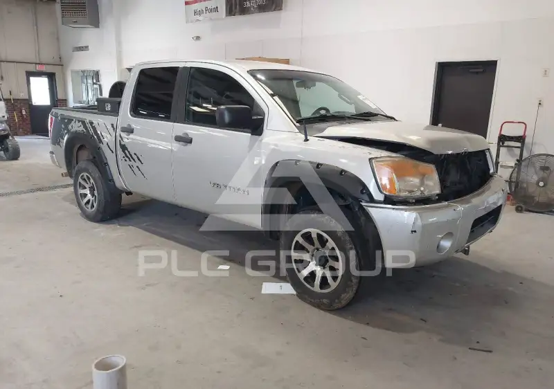 2012 Nissan TITAN фото