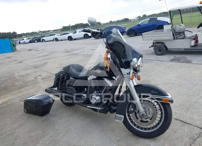 2012 Harley-Davidson FLHTC photo