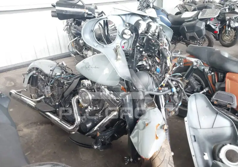 2012 Harley-Davidson FLHTCU фото