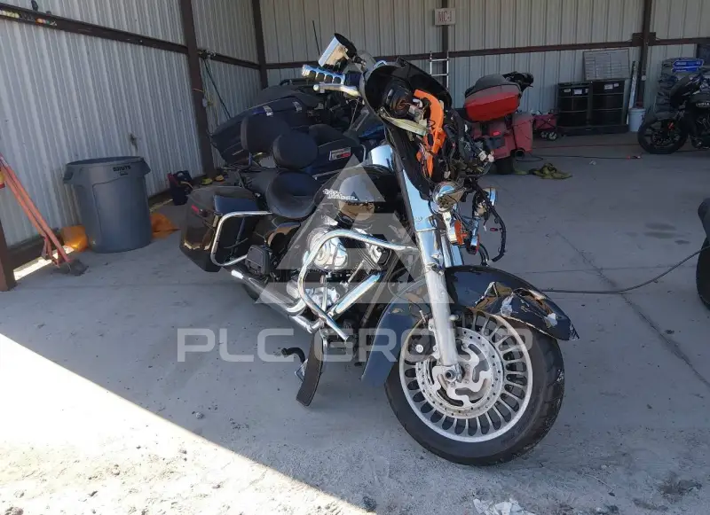 2012 Harley-Davidson FLHTCU photo