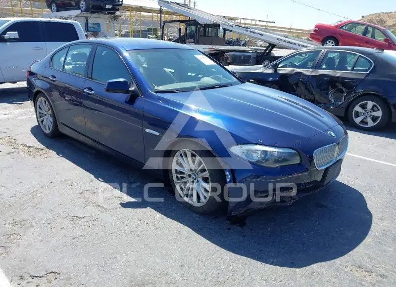2012 BMW 550 фото
