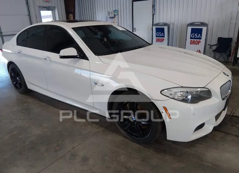 2012 BMW 550 фото