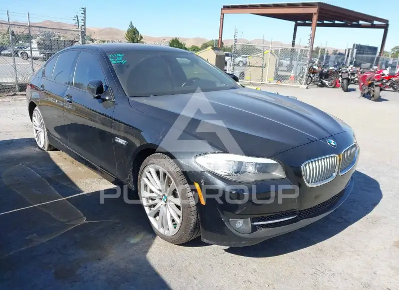 2012 BMW 550 фото