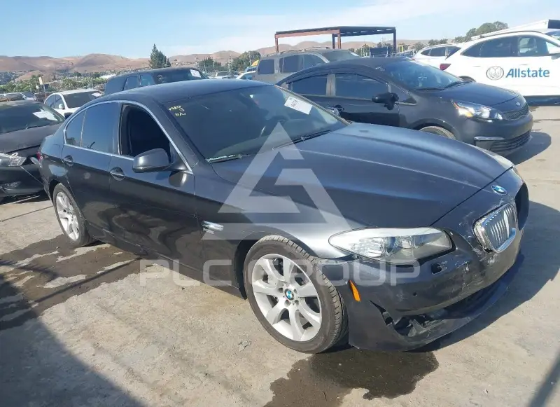 2012 BMW 550 фото