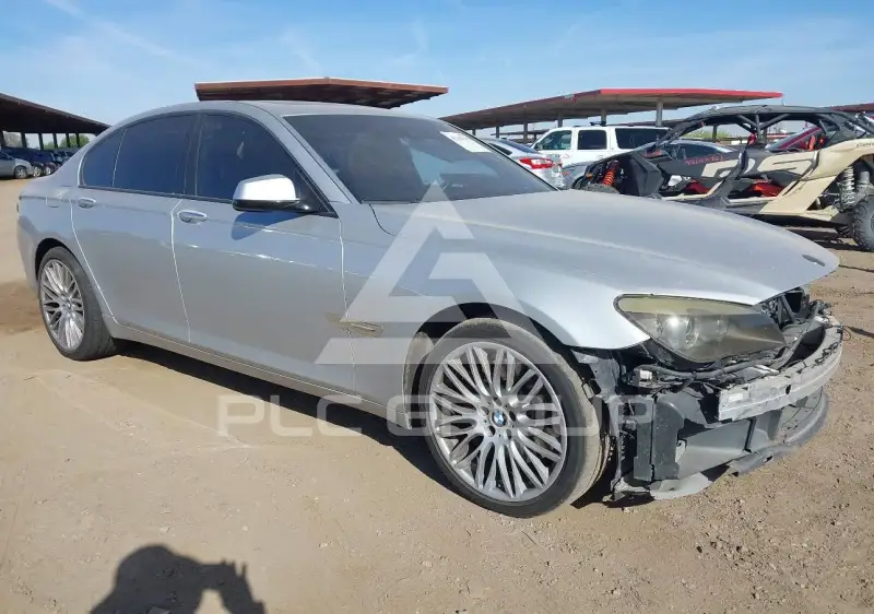 2012 BMW 750 фото