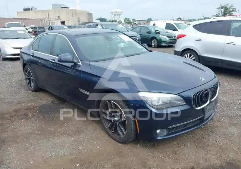 2012 BMW 750 фото