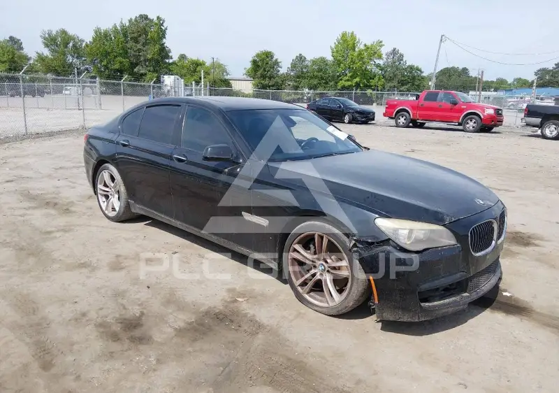 2012 BMW 750 фото