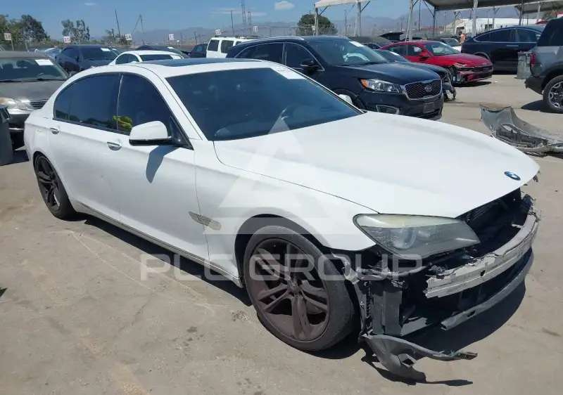 2012 BMW 750 фото