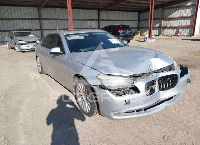 2012 BMW 750 фото
