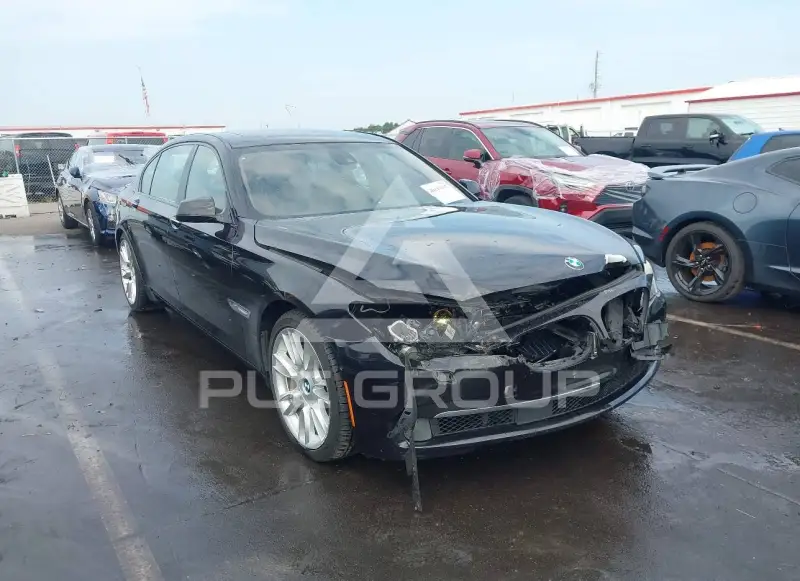 2012 BMW 750 фото