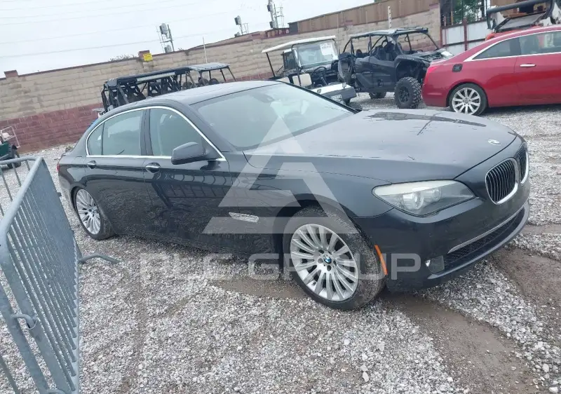2012 BMW 750 фото