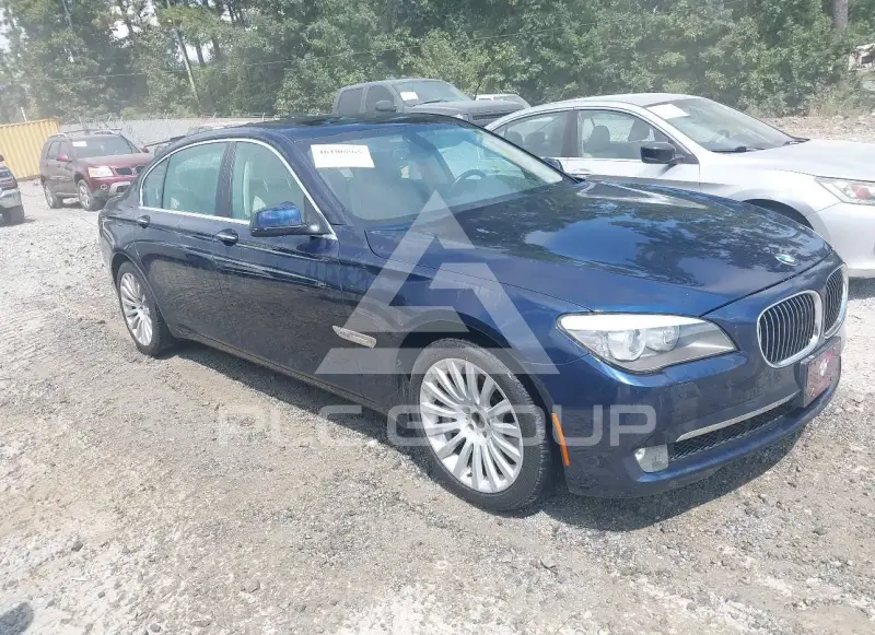 2012 BMW 750 фото
