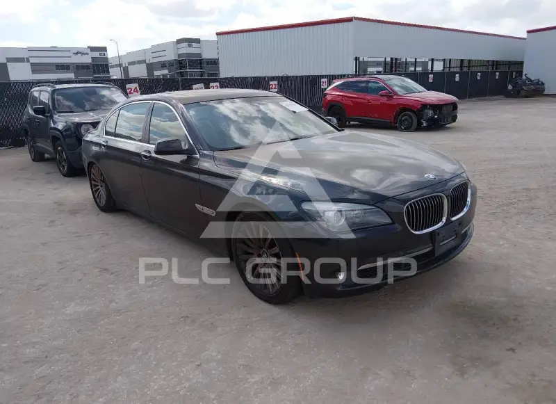 2012 BMW 750 фото