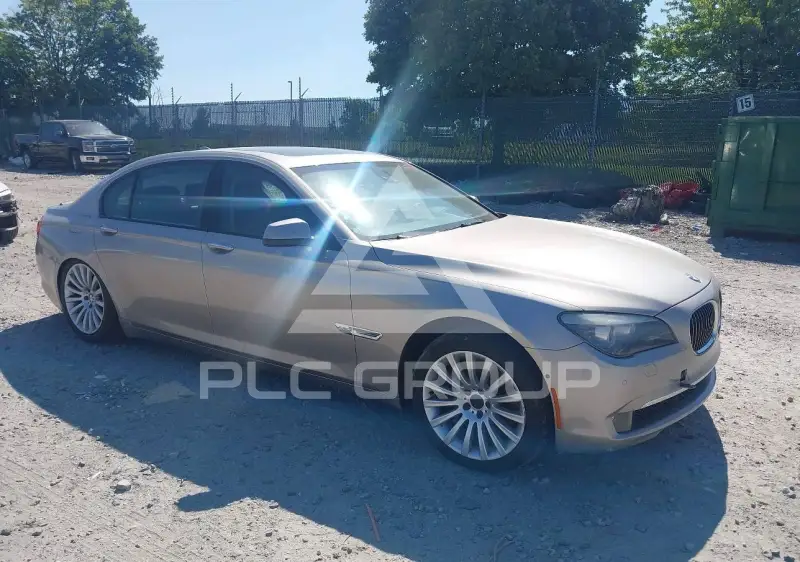 2012 BMW 750 фото