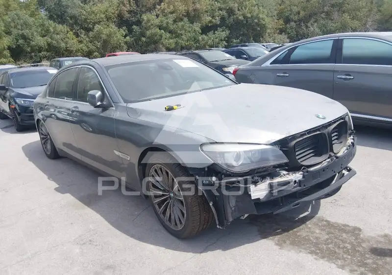 2012 BMW 750 фото