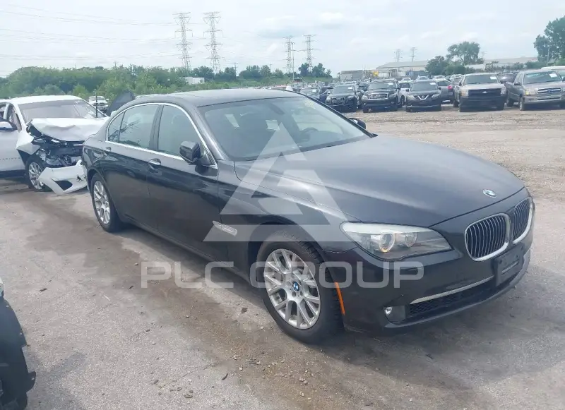 2012 BMW 750 фото
