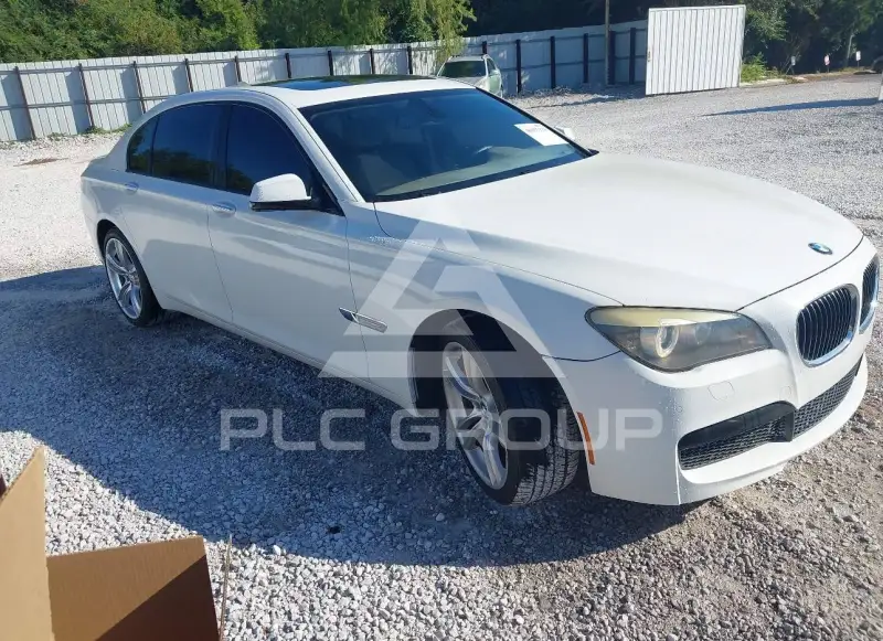 2012 BMW 750 фото