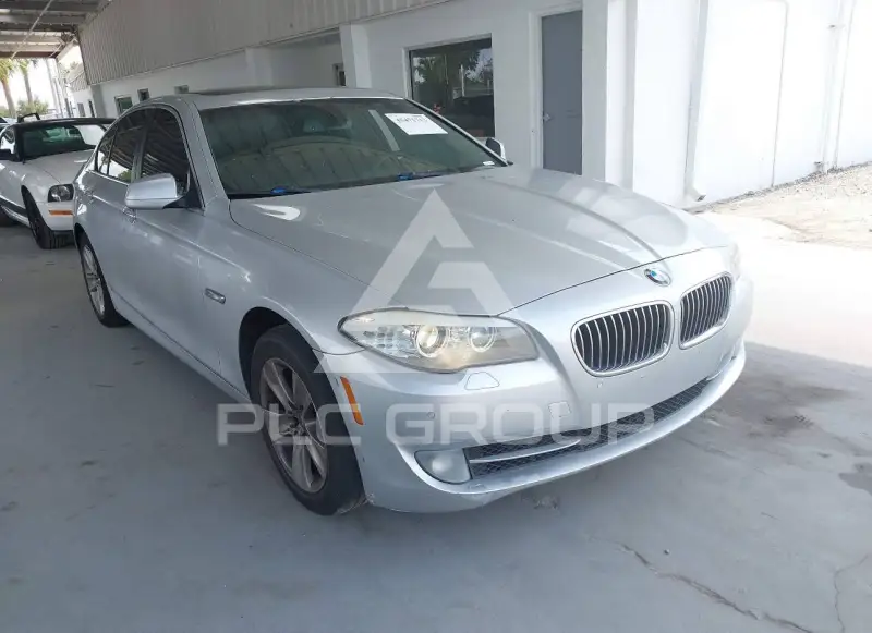2012 BMW 528 photo