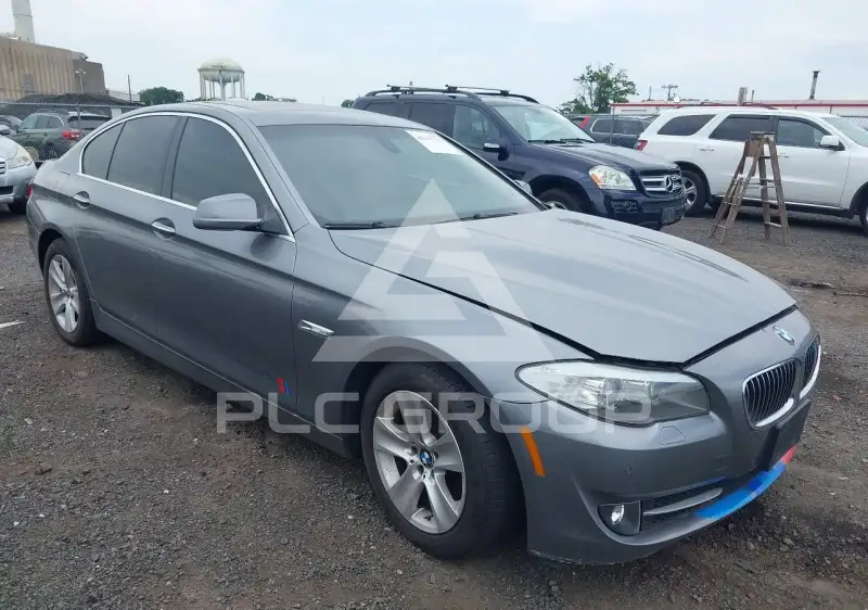 2012 BMW 528 photo