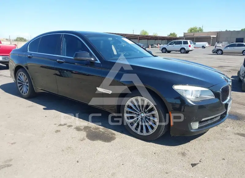 2012 BMW 740 фото