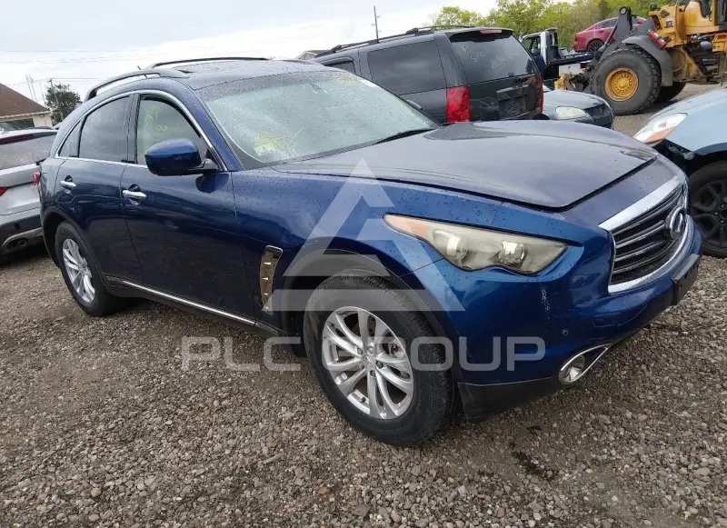 2012 Infinity FX35 photo
