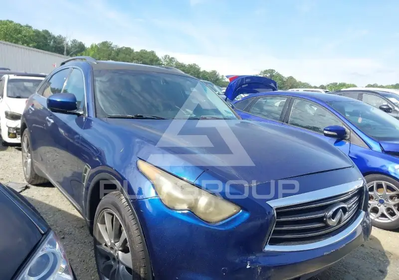 2012 Infinity FX35 photo