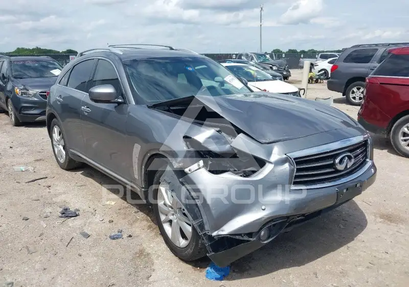 2012 Infinity FX35 photo
