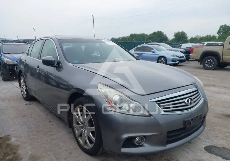 2012 Infinity G37 фото