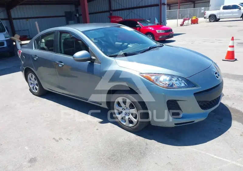 2012 Mazda 3 photo