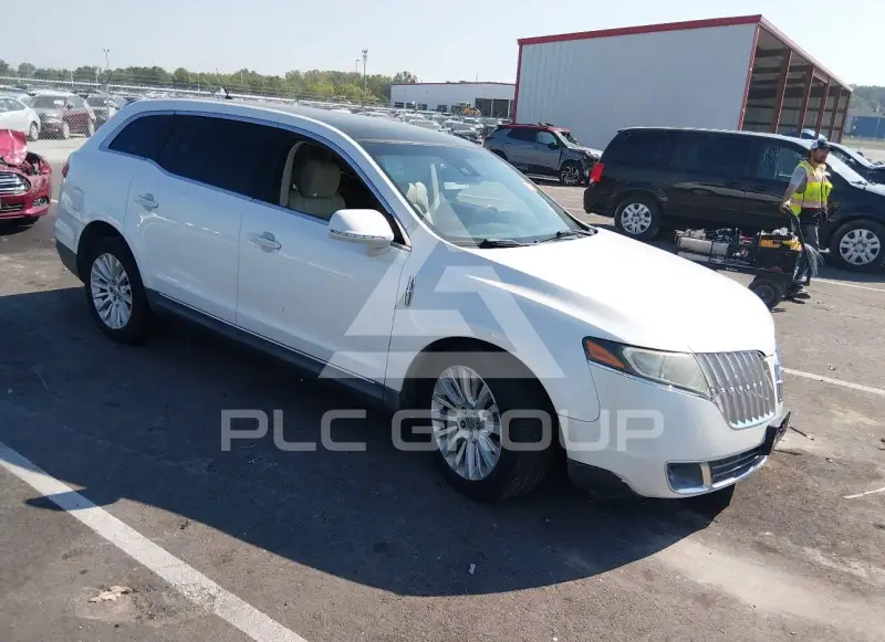 2012 Lincoln MKT photo