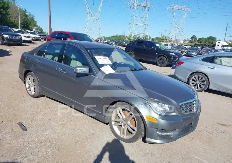 2012 Mercedes Benz C 250 фото