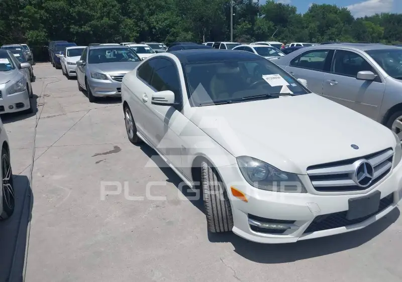2012 Mercedes Benz C 250 фото