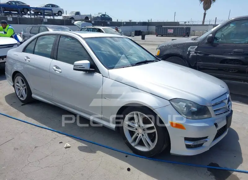 2012 Mercedes Benz C 250 фото
