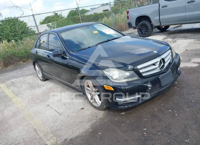 2012 Mercedes Benz C 300 фото