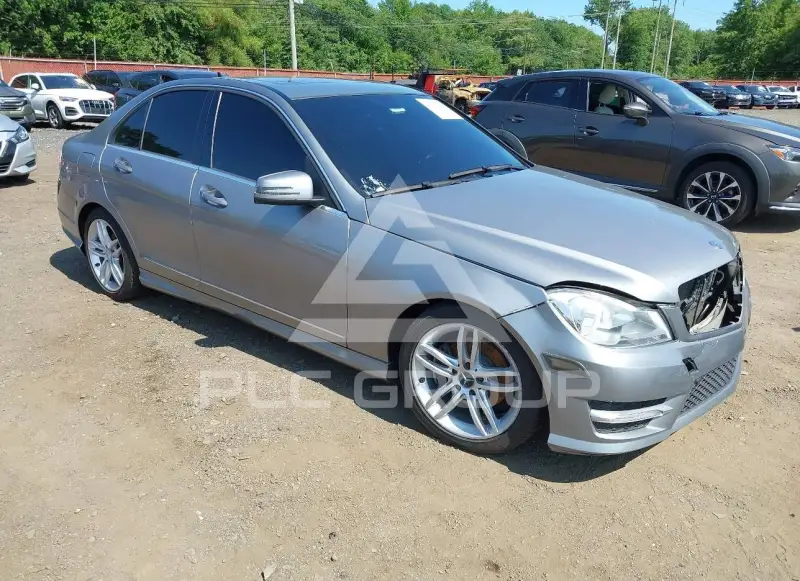 2012 Mercedes Benz C 300 фото