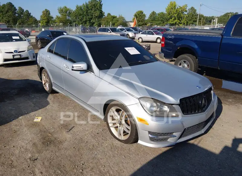 2012 Mercedes Benz C 300 фото