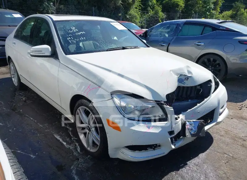 2012 Mercedes Benz C 300 фото