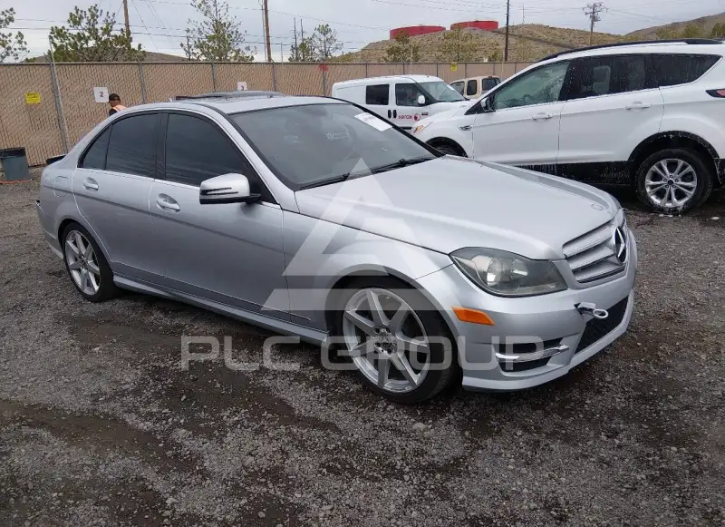 2012 Mercedes Benz C 300 фото