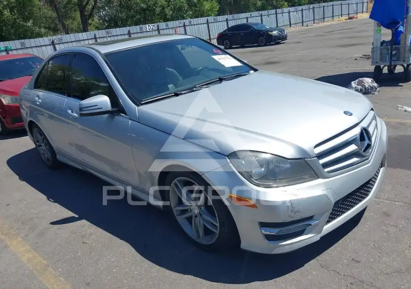 2012 Mercedes Benz C 300 фото