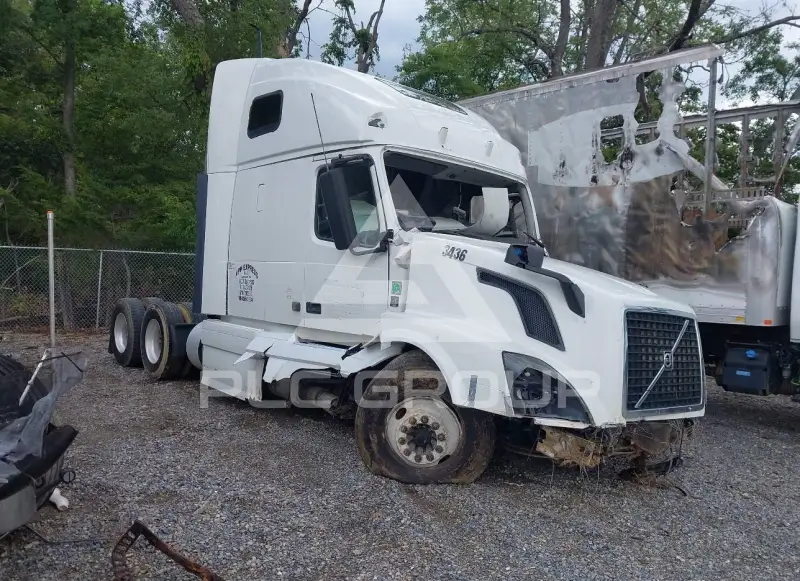 2012 Volvo VNL photo