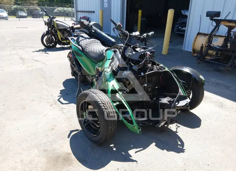 2012 Can-AM SPYDER фото