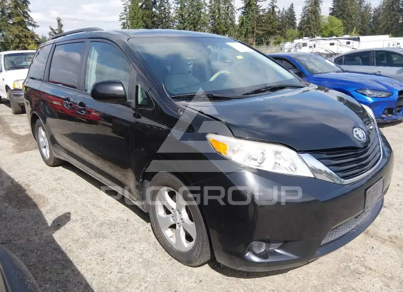 2012 Toyota SIENNA photo