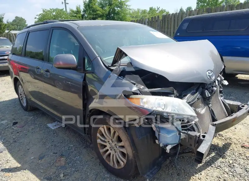 2012 Toyota SIENNA фото