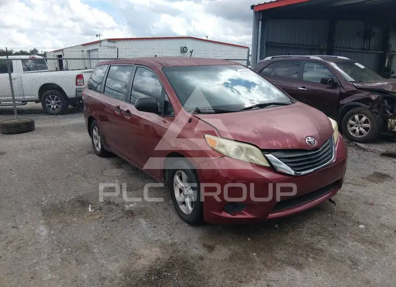 2012 Toyota SIENNA фото
