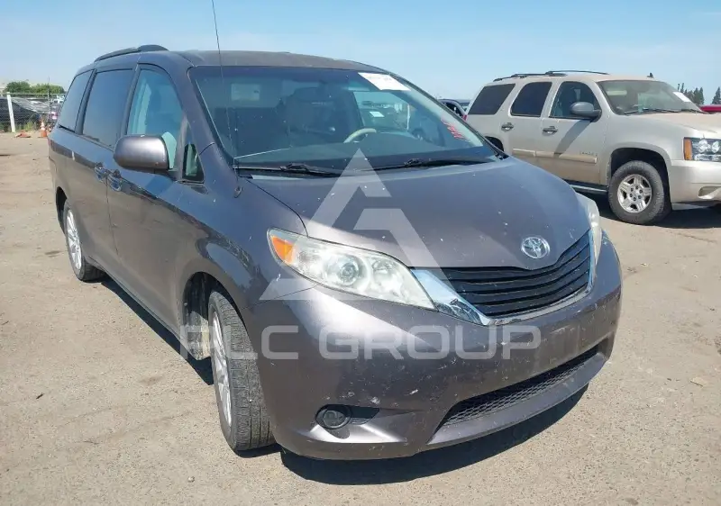 2012 Toyota SIENNA фото