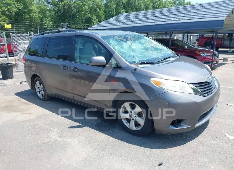 2012 Toyota SIENNA photo
