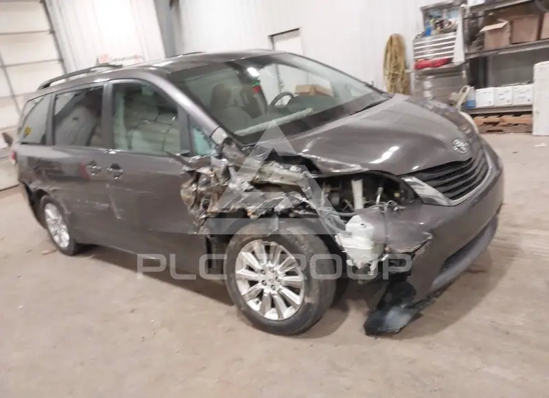 2012 Toyota SIENNA фото