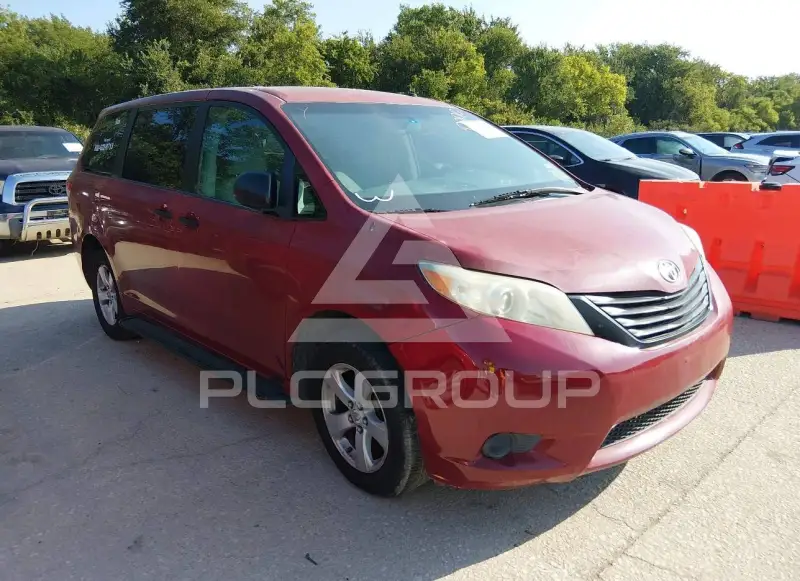 2012 Toyota SIENNA photo