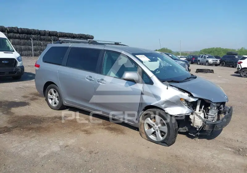 2012 Toyota SIENNA фото